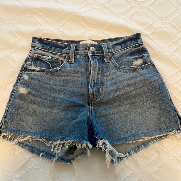 Abercrombie & Fitch Pants - Abercrombie boyfriend shorts